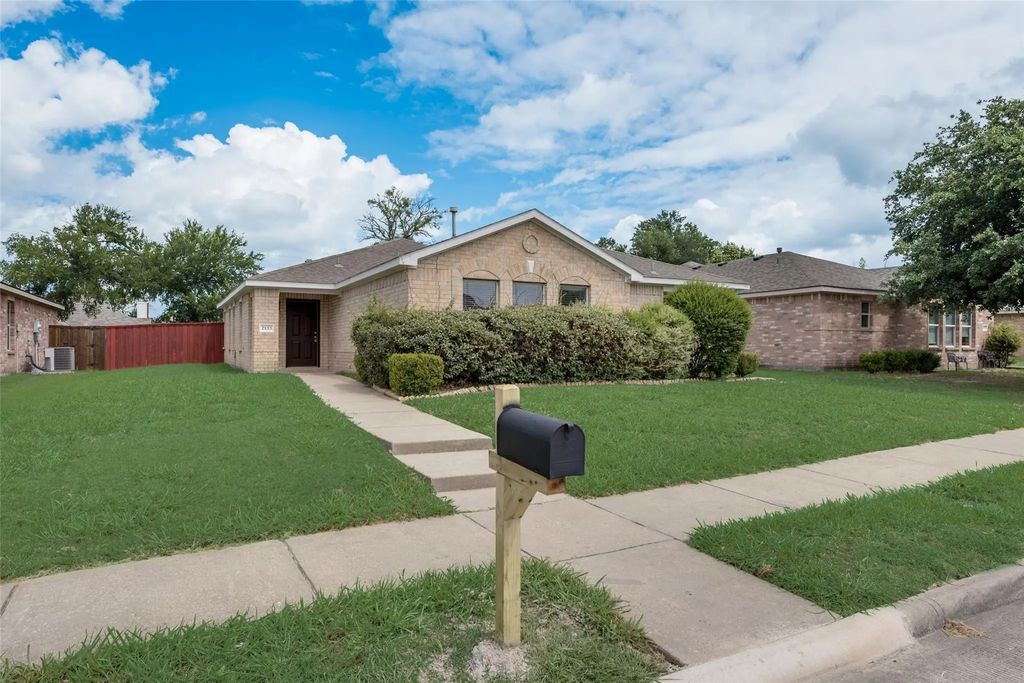 2133 Lone Pecan Drive, Mesquite