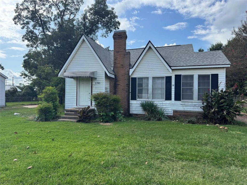 1705 Benton Road, Bossier City