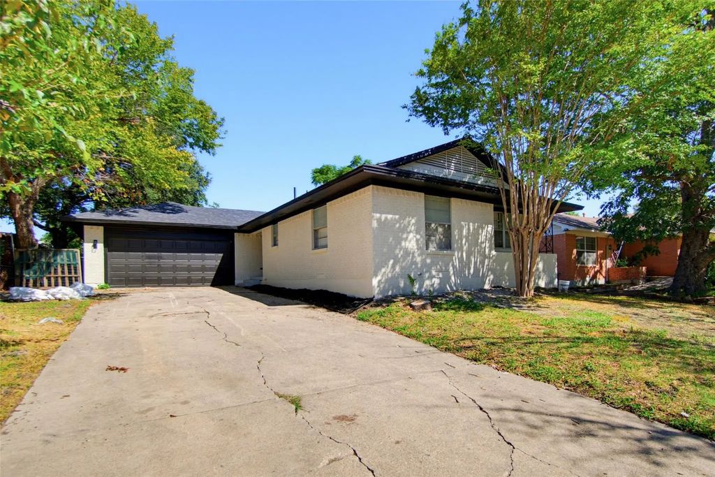 3049 Latham Drive, Dallas
