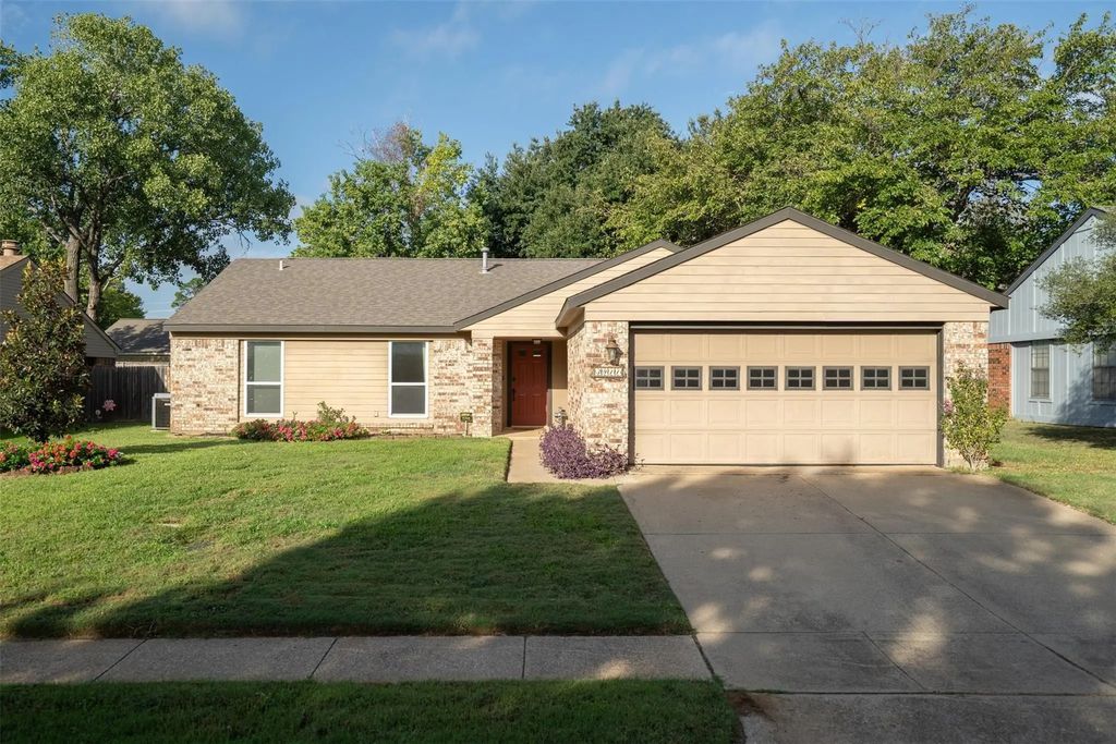 3911 White Oak Court, Flower Mound