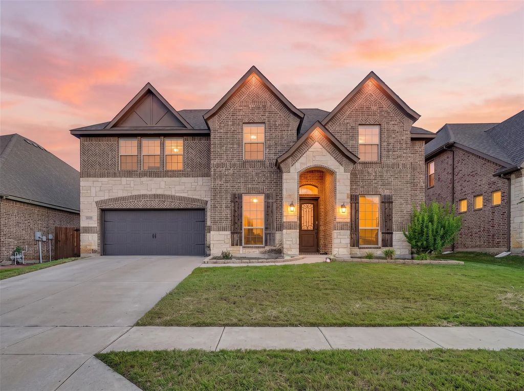 8705 Cloudyway Drive, Fort Worth