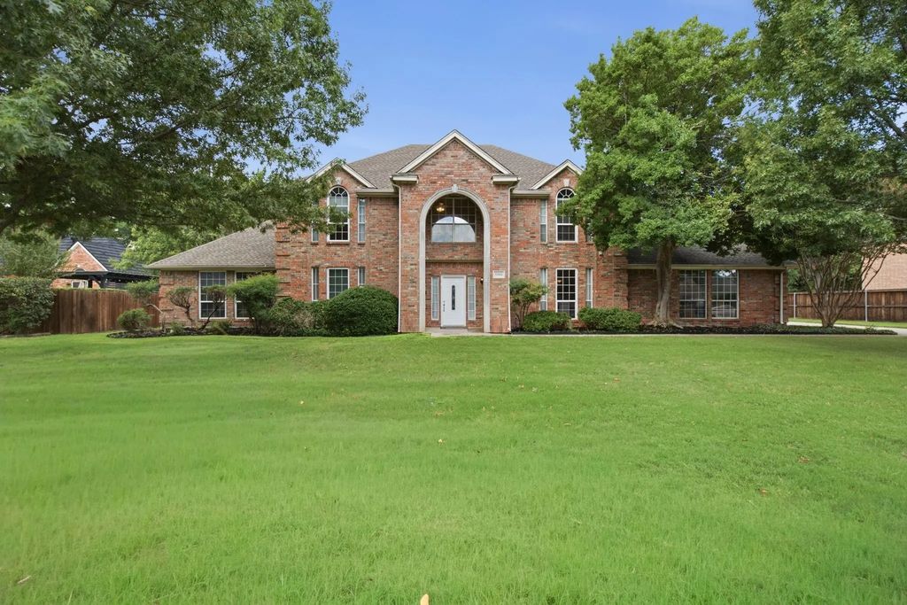 5904 Highland Hills Lane, Colleyville