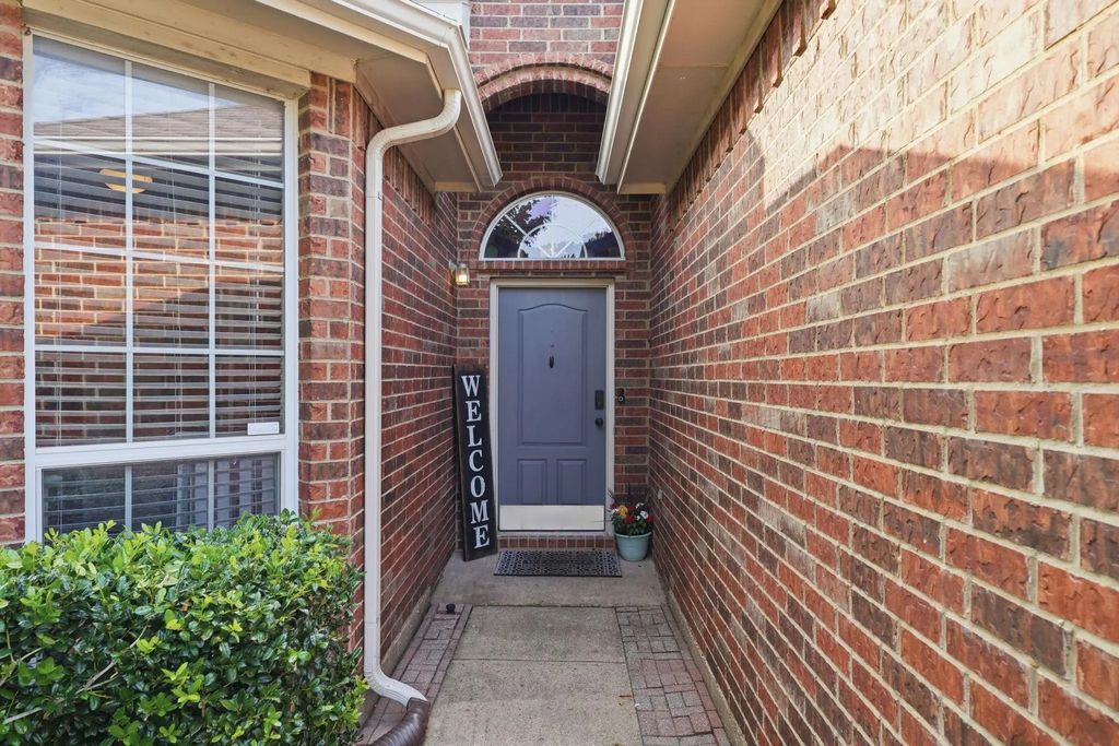 1953 Rustic Creek Drive, Garland
