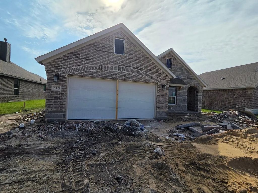 815 Silverleaf Drive, Ennis
