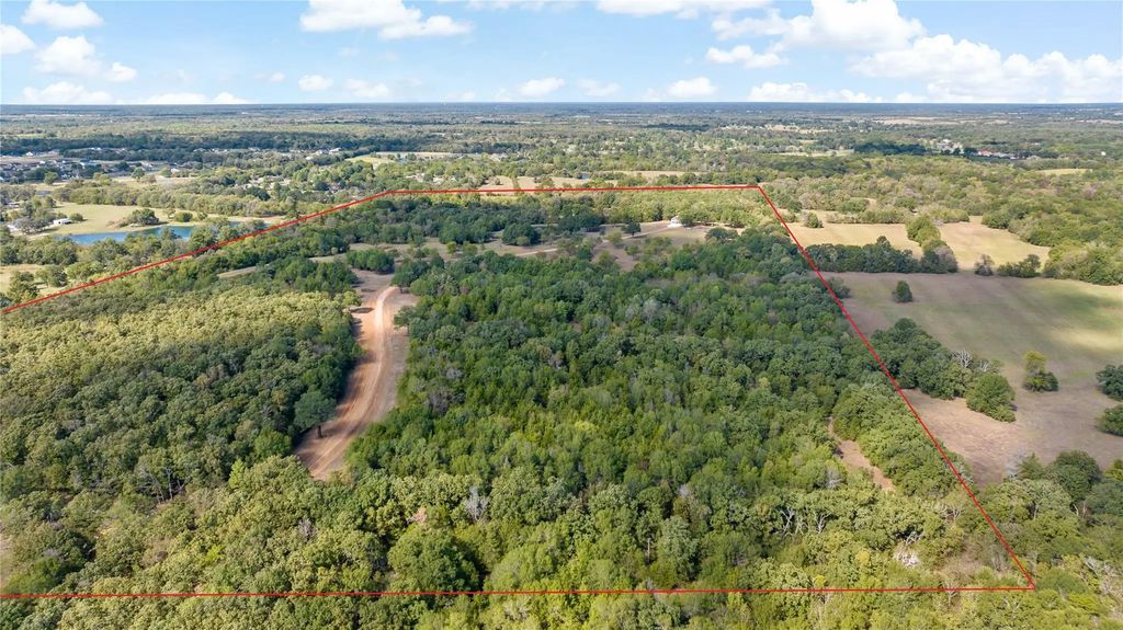 1046 Shelton Hill Road, Paris