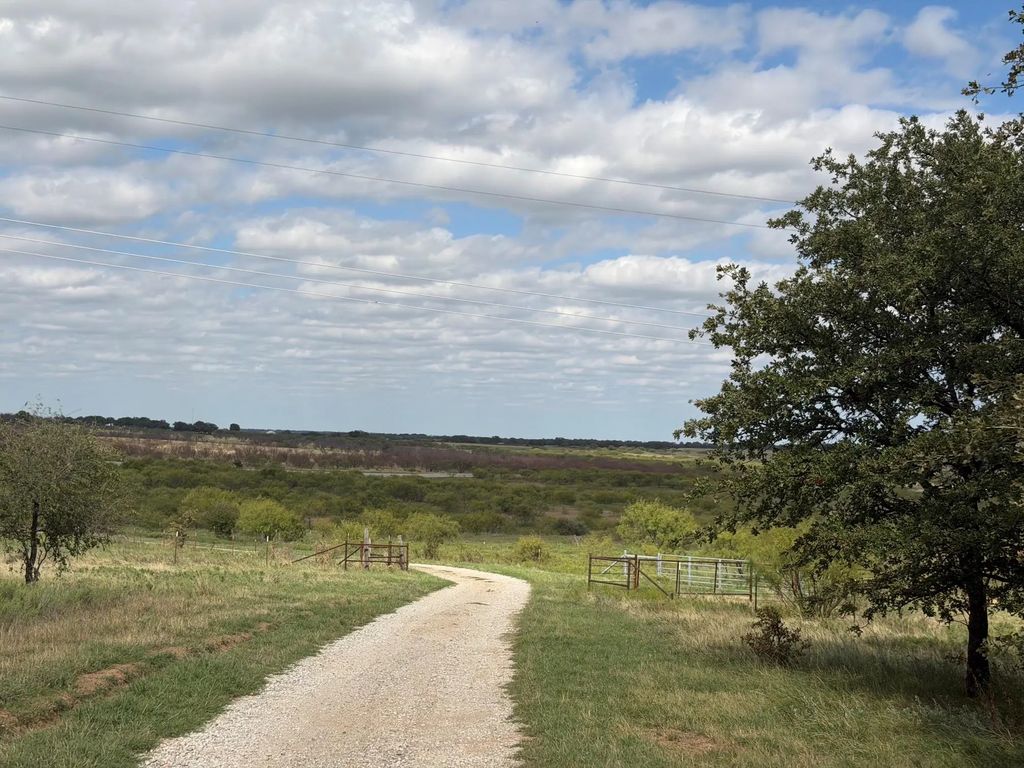 2663 Fm 1883, Henrietta