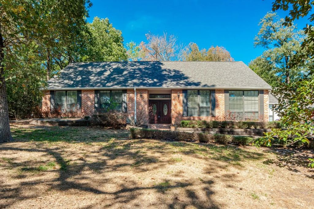 623 County Road 2425, Mineola