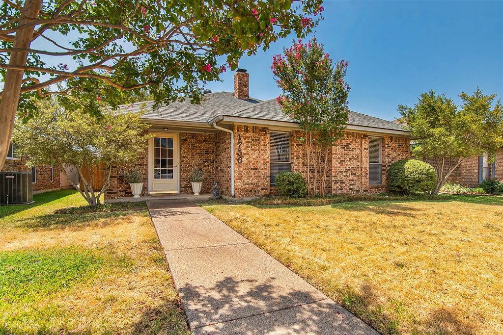 1756 Northview, Carrollton