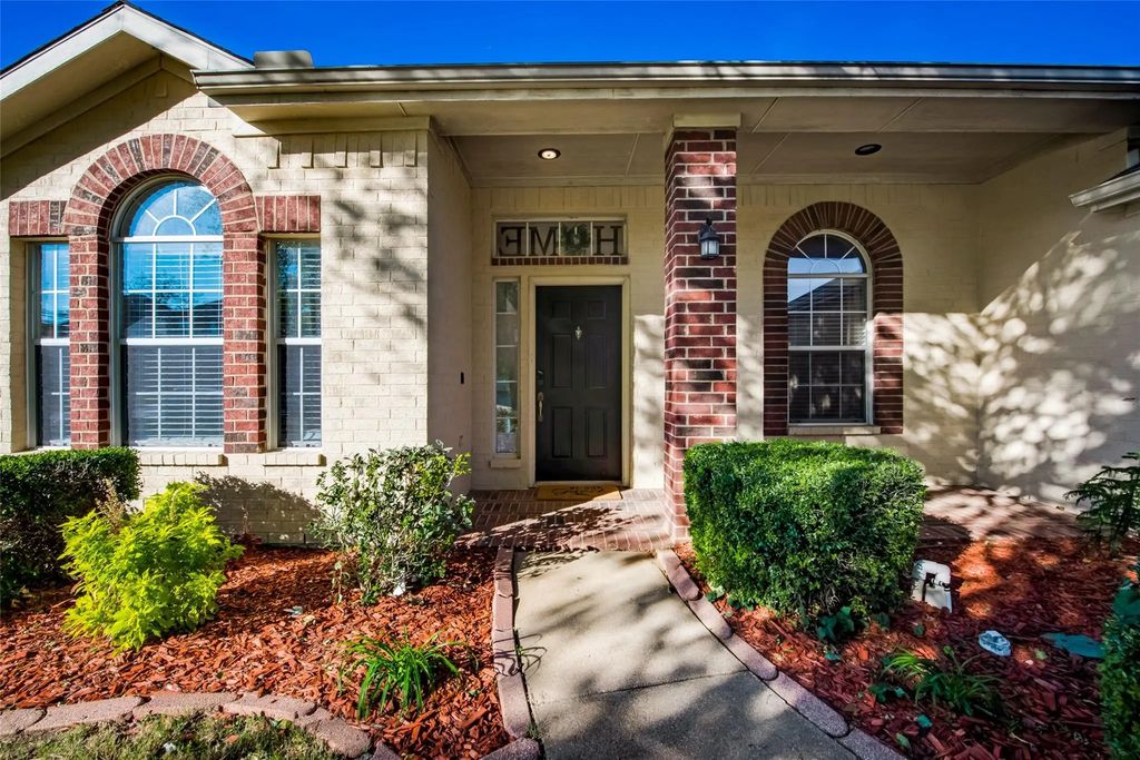 2732 Excalibur Drive, Grand Prairie