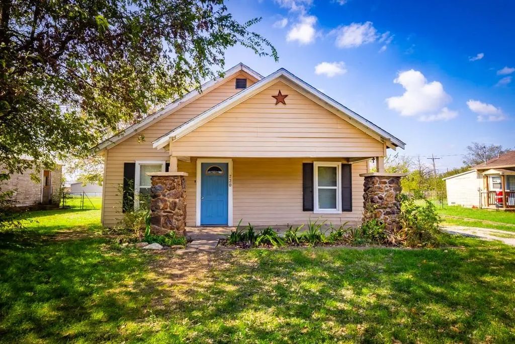 720 Texas Street, Graham