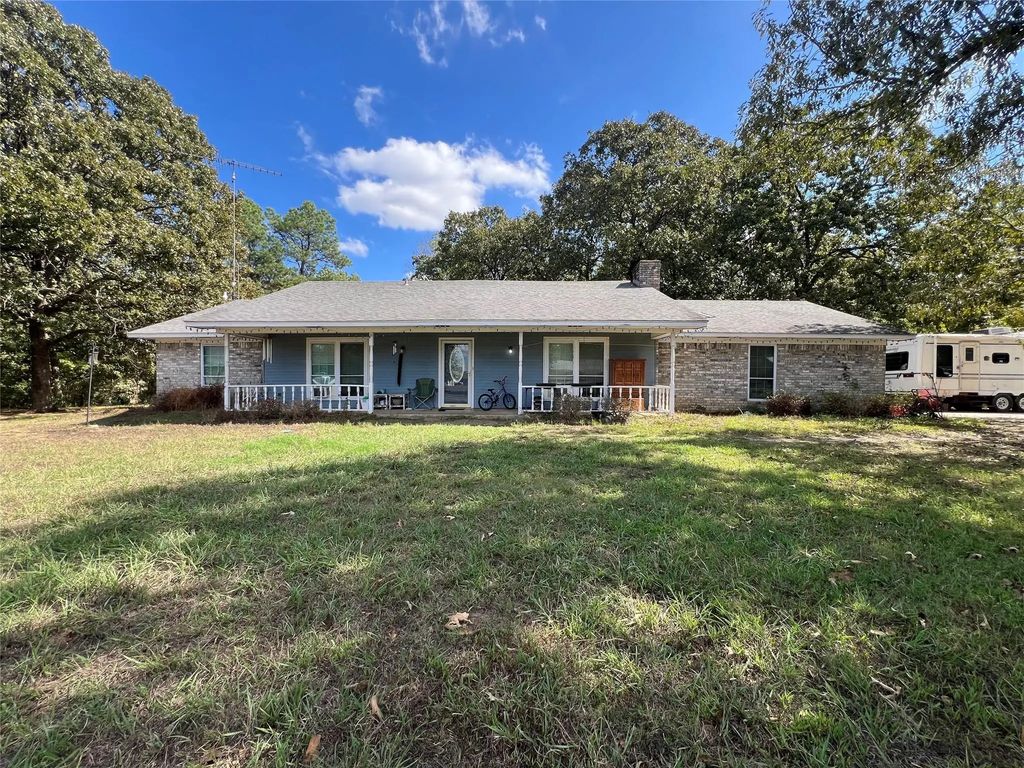 23 Private Road 44053, Powderly
