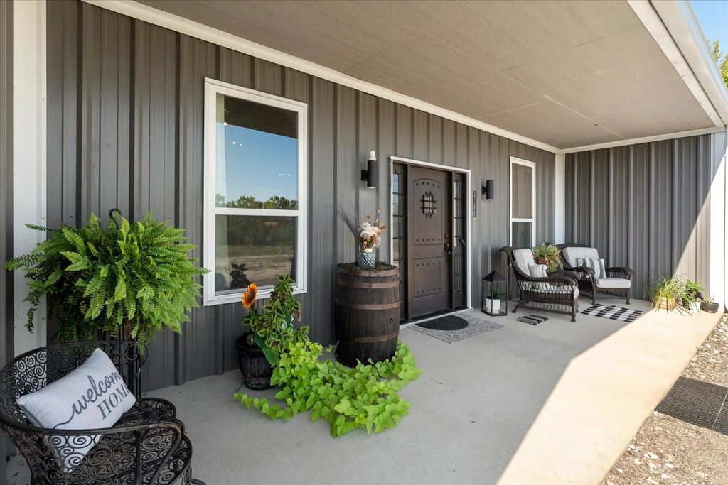 5833 Fm 1652, Grand Saline