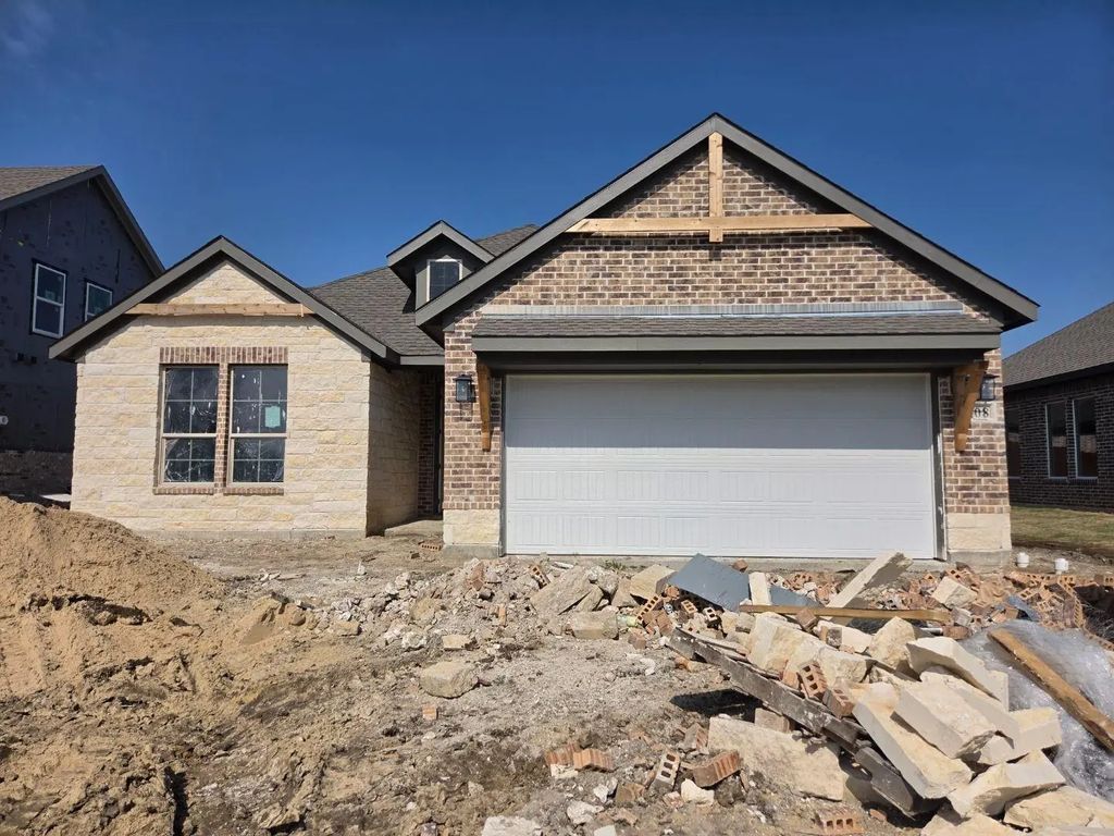 808 Silverleaf Drive, Ennis
