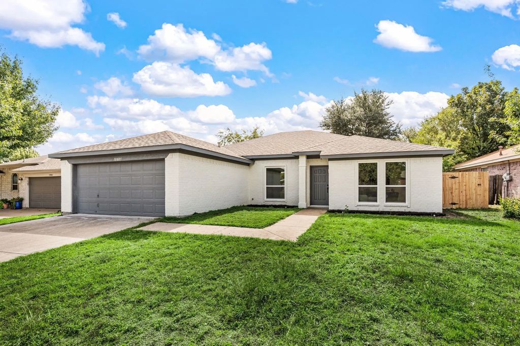 10805 Pebblecreek Court, Benbrook