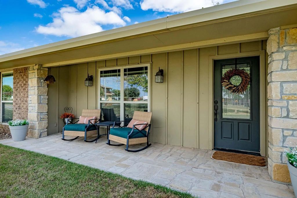8261 N Us Highway 283, Albany