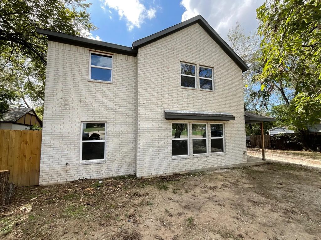 6051 Meandering Road, Fort Worth
