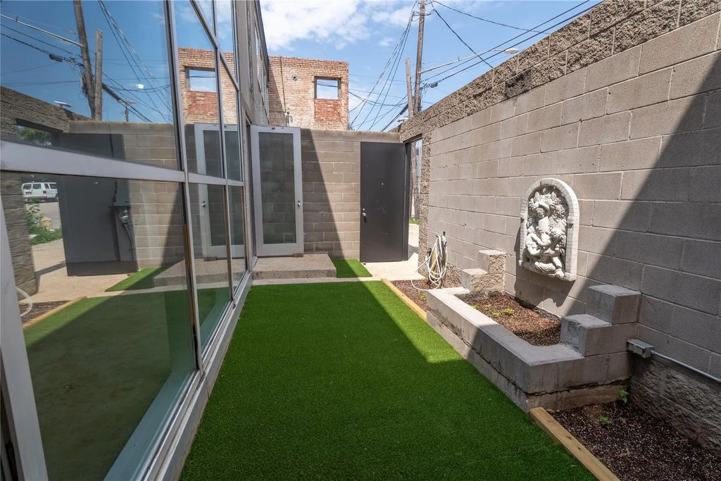 3012 Canton Street, Dallas