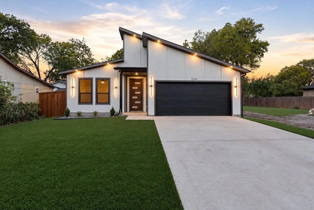 2319 Moffatt Avenue, Dallas