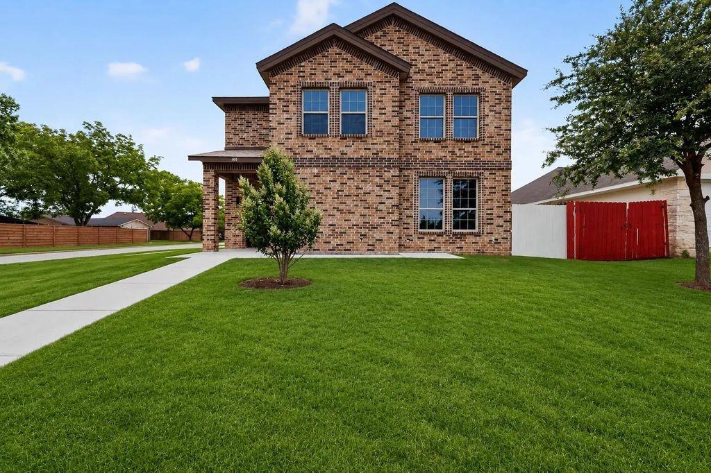 800 Oak Creek Drive, Hutchins