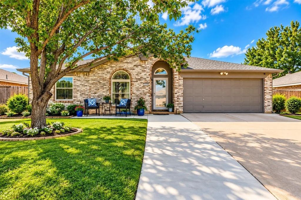 308 Candlestick Trail, Saginaw