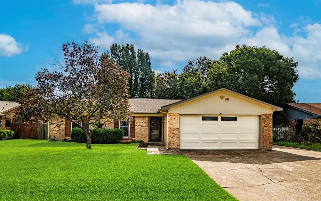 1620 Edge Hill Road, Benbrook
