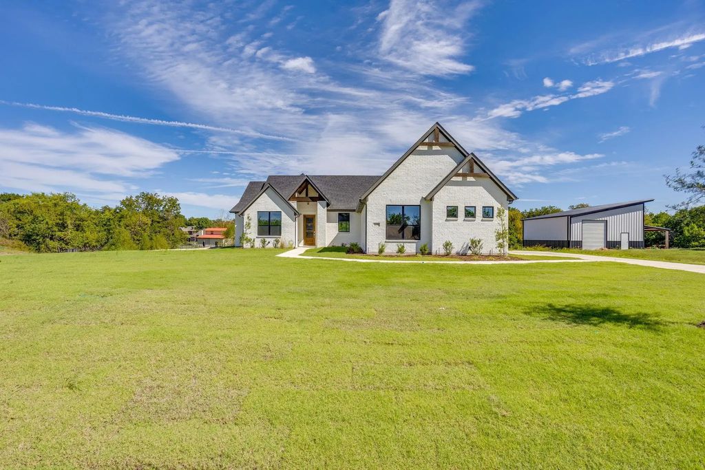 1090 Northern Way, Waxahachie