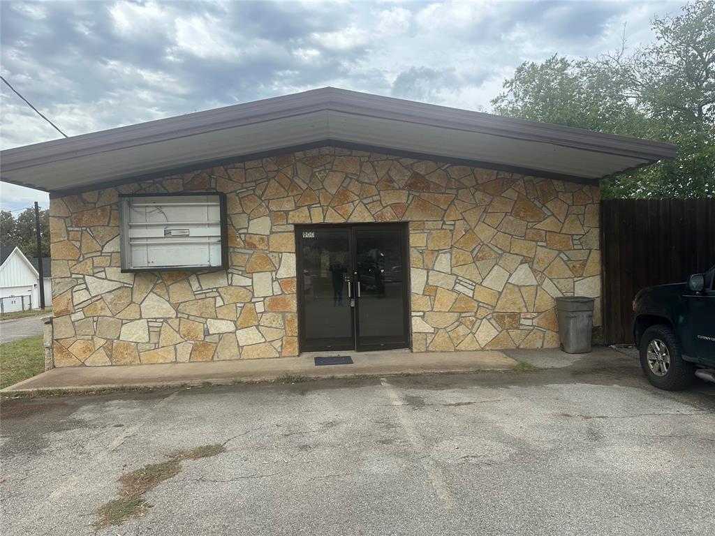 900 N Houston Street, Granbury