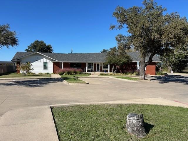 1910 W Henderson Street, Cleburne