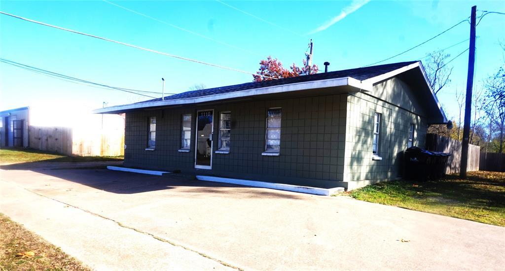 1110 S Armstrong Avenue, Denison