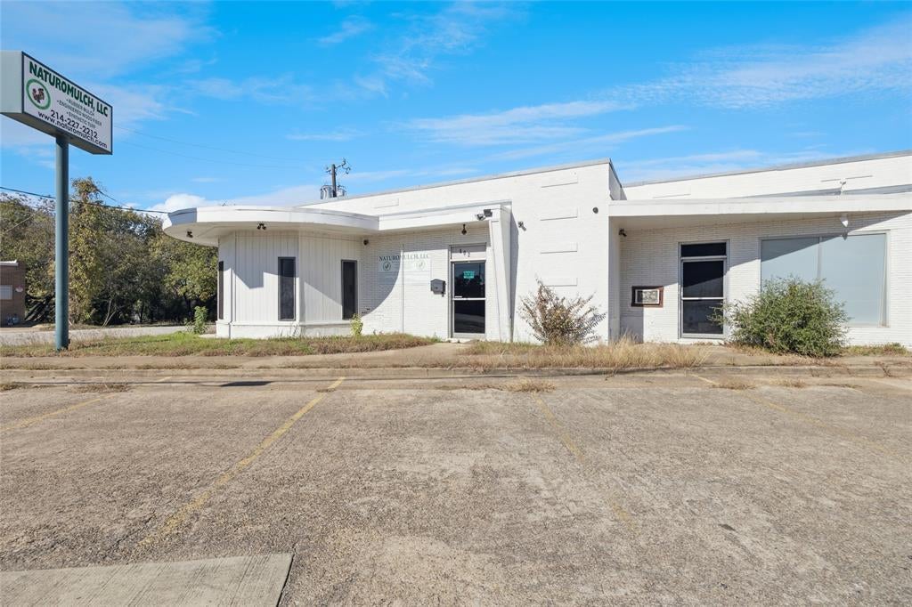 602 E Davis Street, Grand Prairie