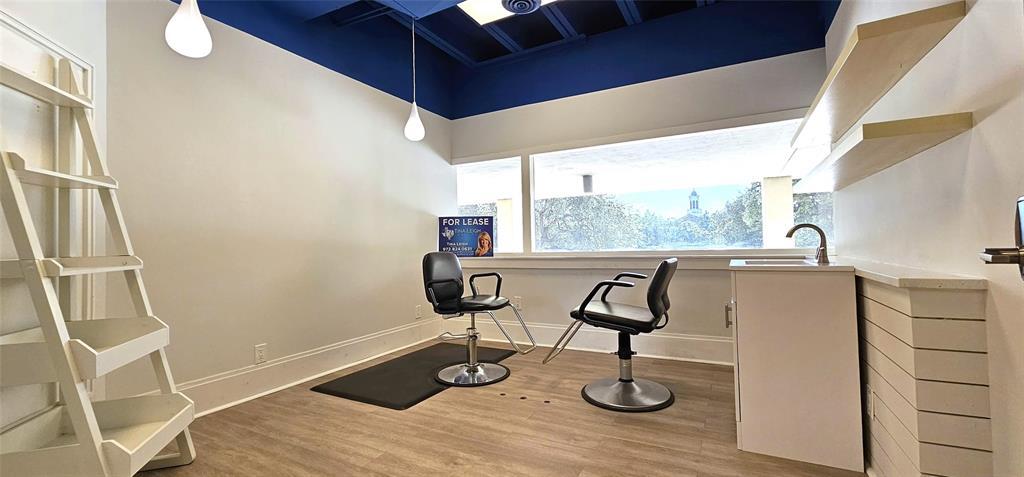 6211 W Northwest Highway C253 Middle Window, Dallas