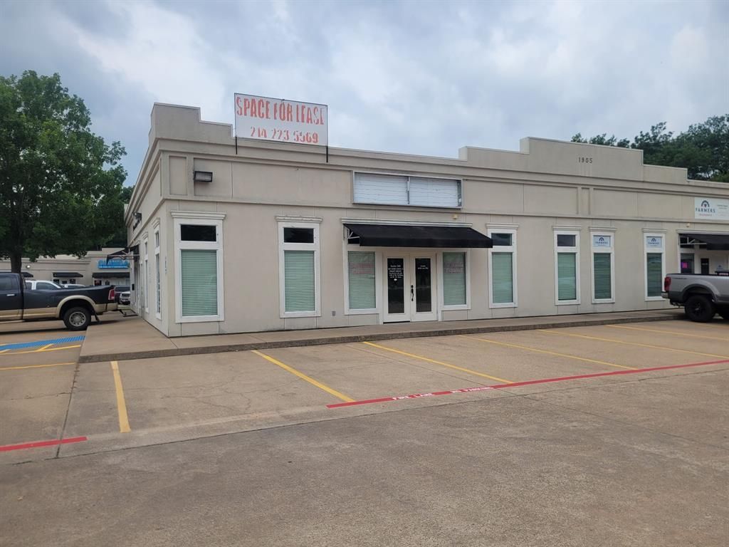 1905 W Ennis Avenue 301, Ennis