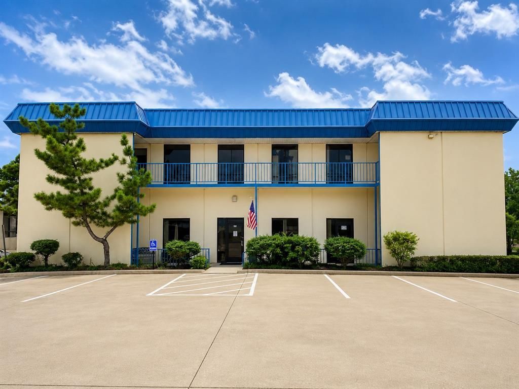 1039 N Interstate 35 Highway N E, Carrollton