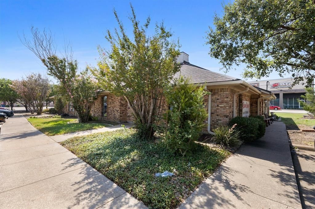 1055 W Pioneer Parkway, Grand Prairie