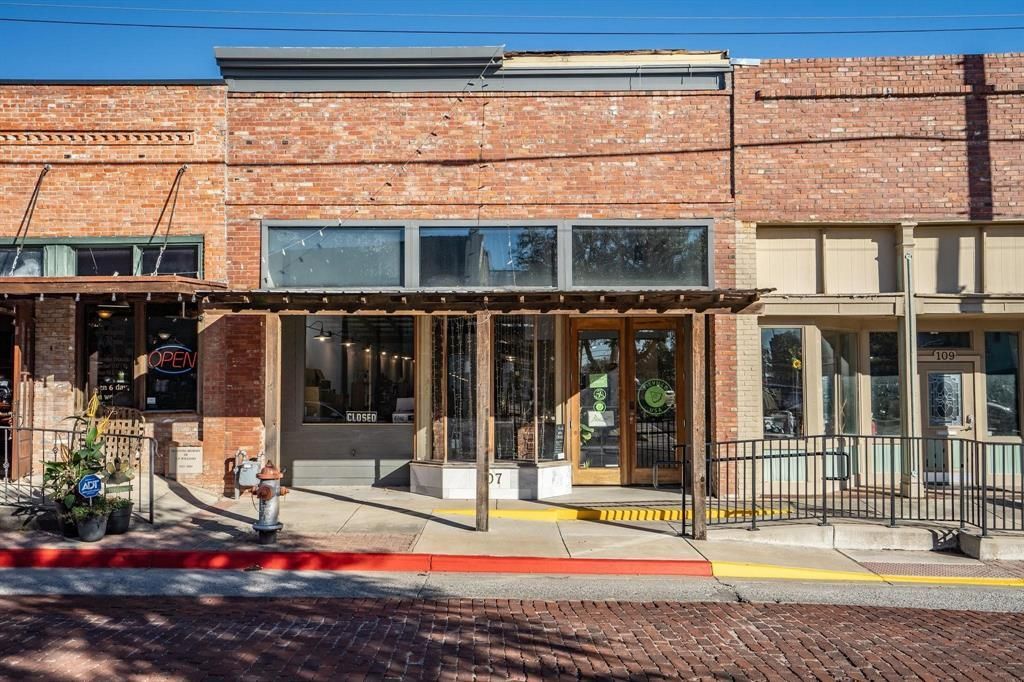 107 S Main Street, Farmersville