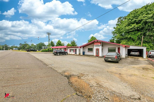 713 S Pine Street, Vivian