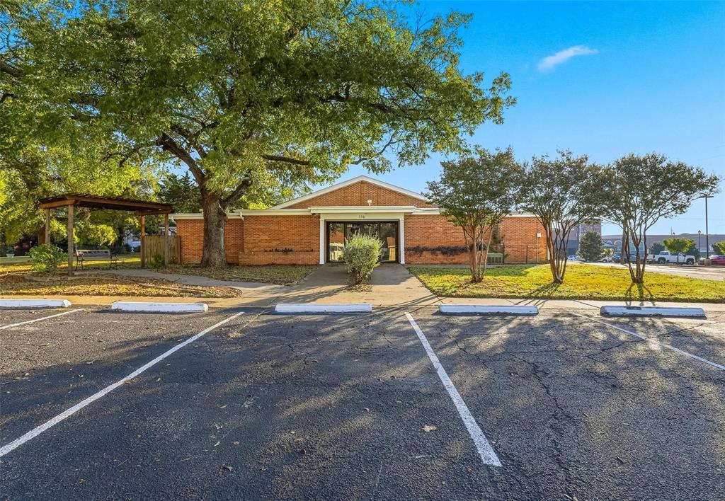 116 N Clark Street, Burleson