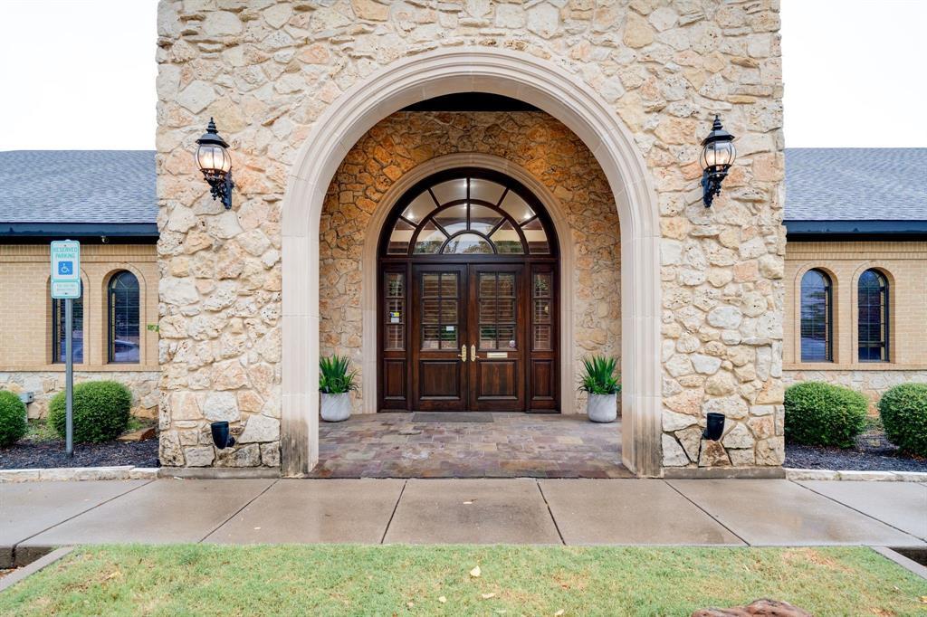 1727 Keller Parkway, Keller