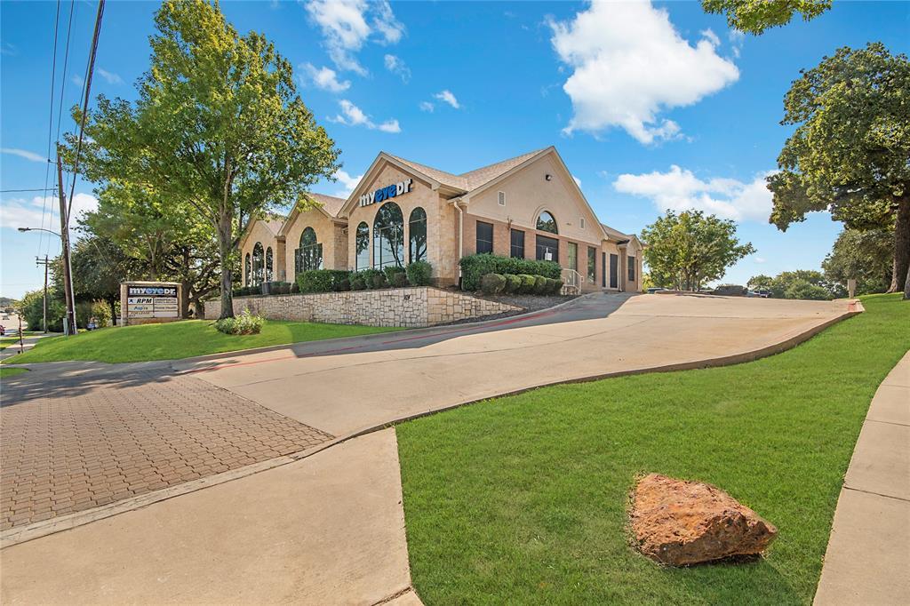 1834 Keller Parkway, Keller