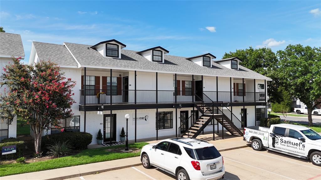 405 S Elm Street 304, Denton