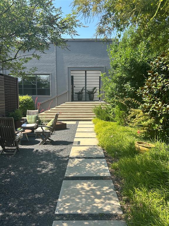 2323 Farrington Street, Dallas