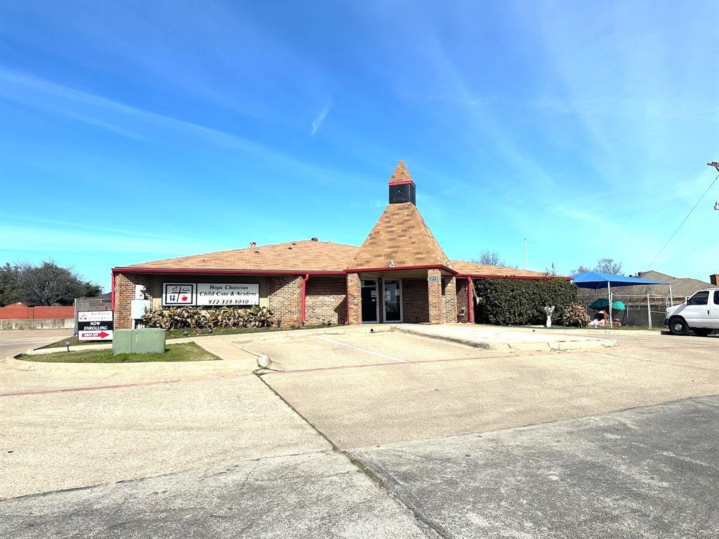 2210 Kelly Boulevard, Carrollton