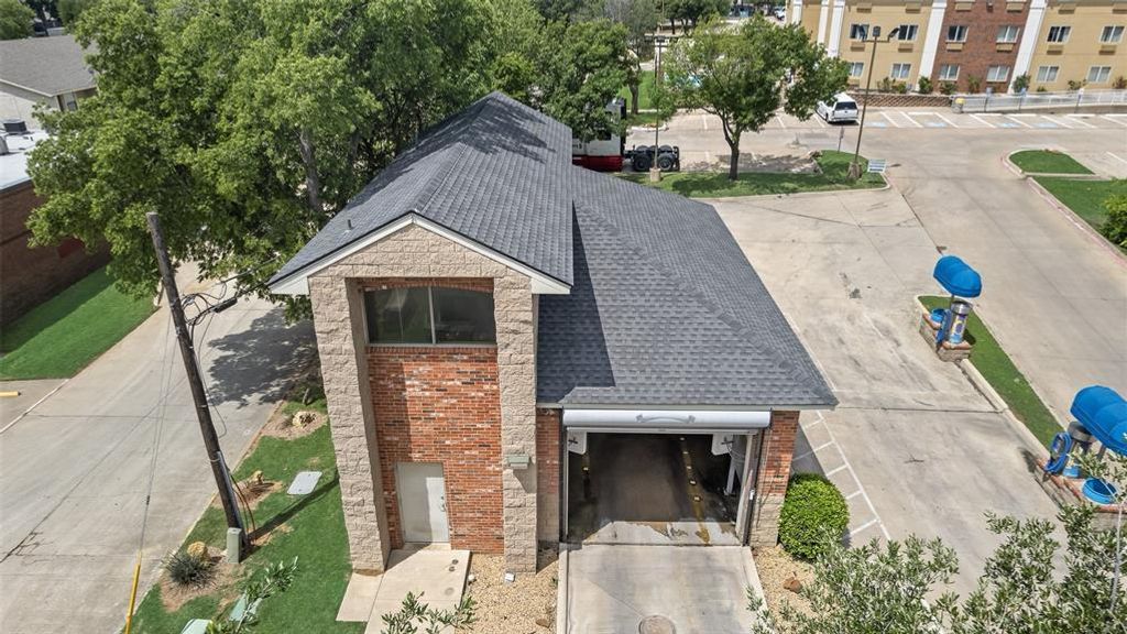 1704 Teasley Lane, Denton