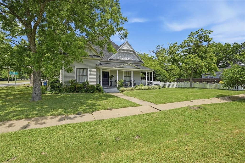 202 E Main Street, Celina