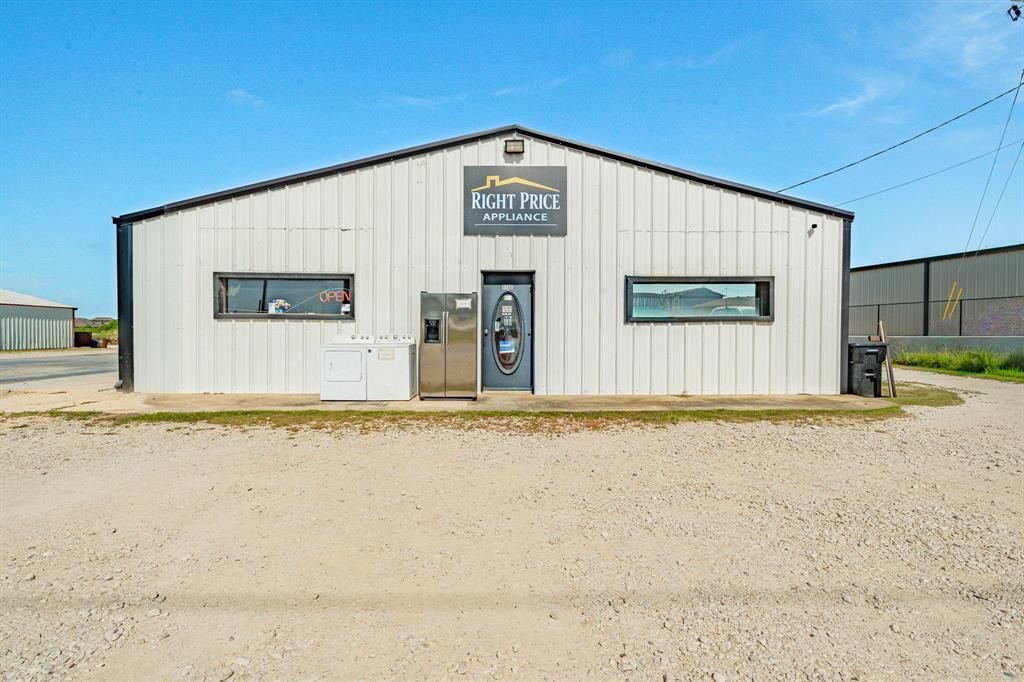 930 N Highway 377, Pilot Point