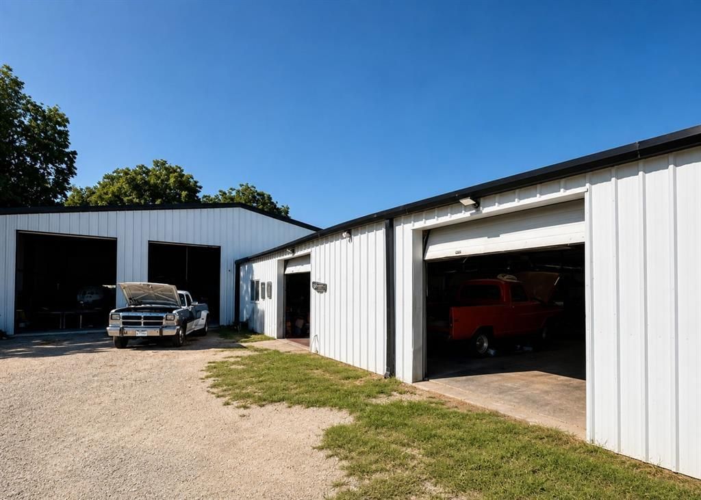 306 W Oak Avenue, Comanche