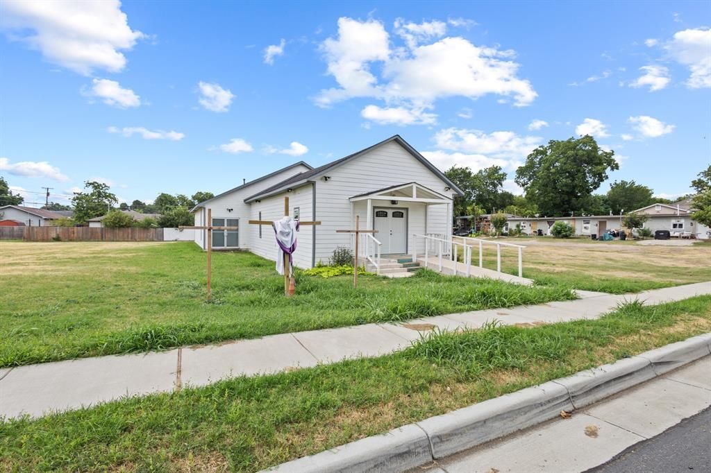 1905 El Paso Street, Grand Prairie