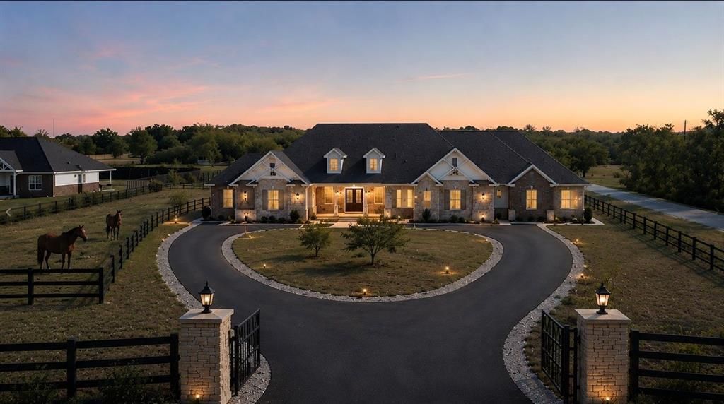 2424 County Road 913, Burleson