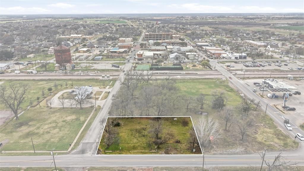 212 E Walnut Street, Celina