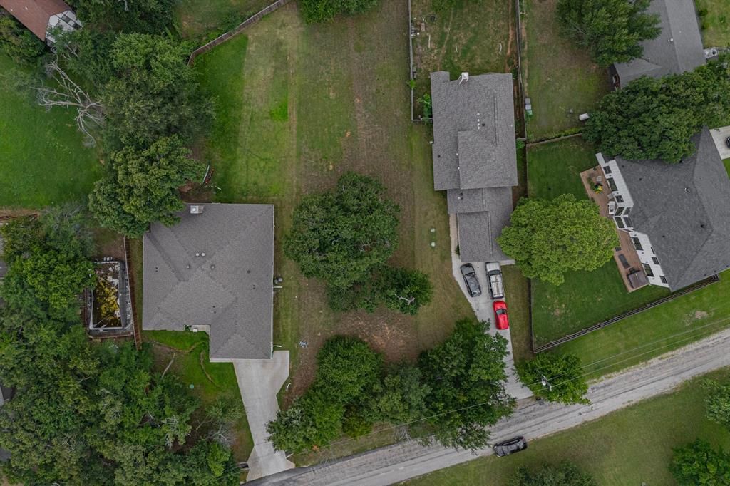 563 Valley Drive, Oak Point